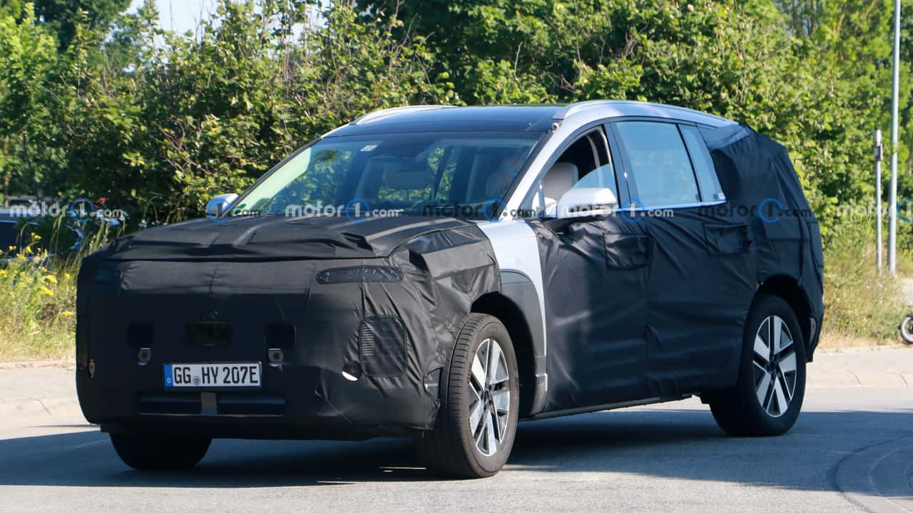 现代纯电大七座 SUV 车型 IONIQ 7 谍照曝光，800V 快充 / 99.8kWh 电池