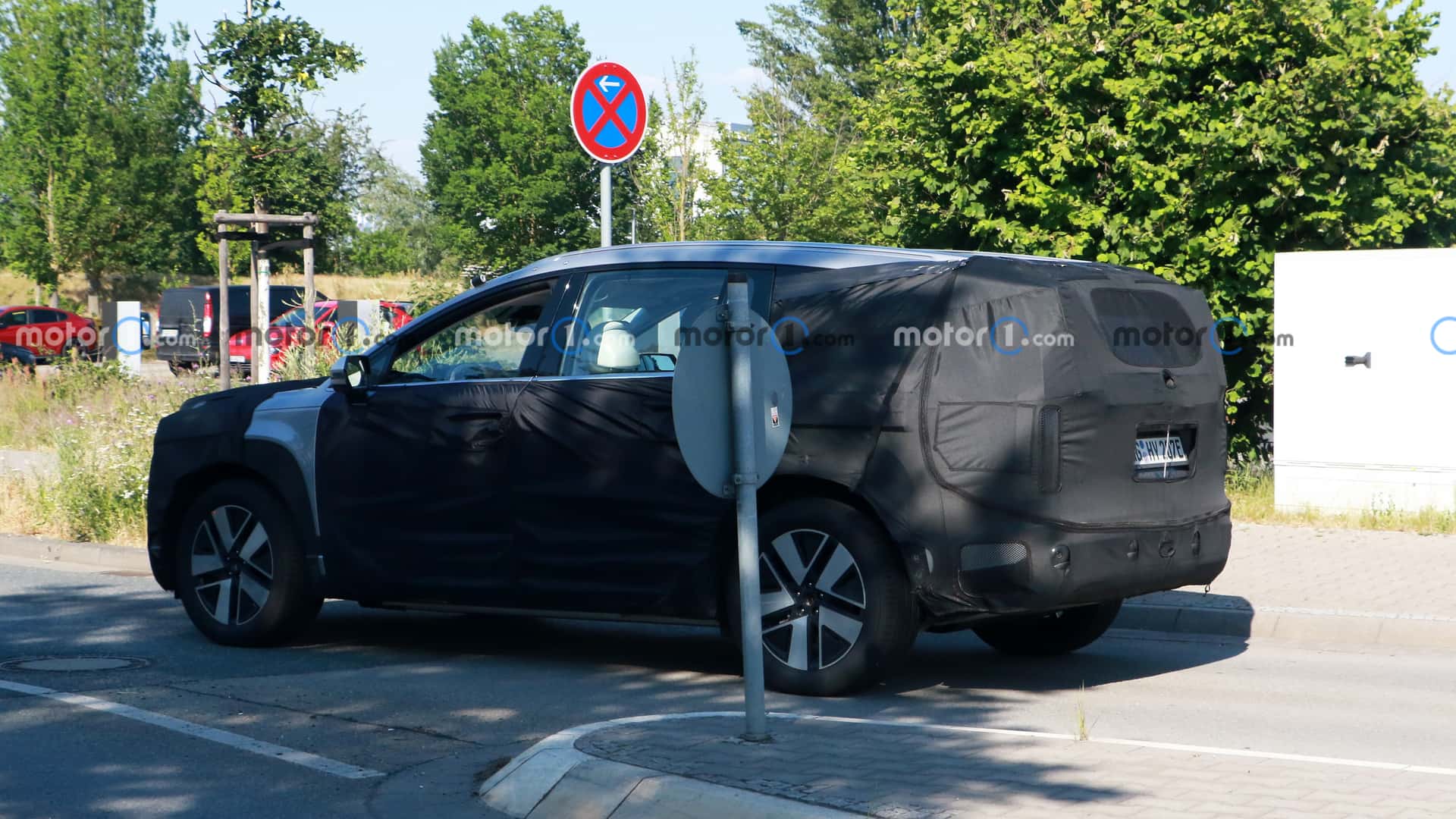 现代纯电大七座 SUV 车型 IONIQ 7 谍照曝光，800V 快充 / 99.8kWh 电池