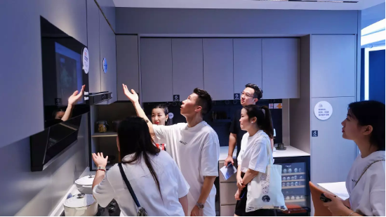 尚品宅配联合睿住智能推出“睿住智选”，首度亮相建博会引领智慧整家新趋势