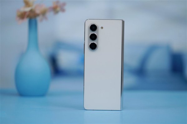 三星最轻薄的大折叠屏！Galaxy Z Fold 5图赏
