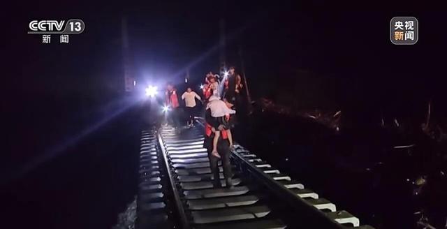 被水冲击的京津冀！北京3天下了一年的雨，门头沟铁路被冲毁，涿州十几万人受灾……
