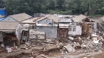 被水冲击的京津冀！北京3天下了一年的雨，门头沟铁路被冲毁，涿州十几万人受灾……